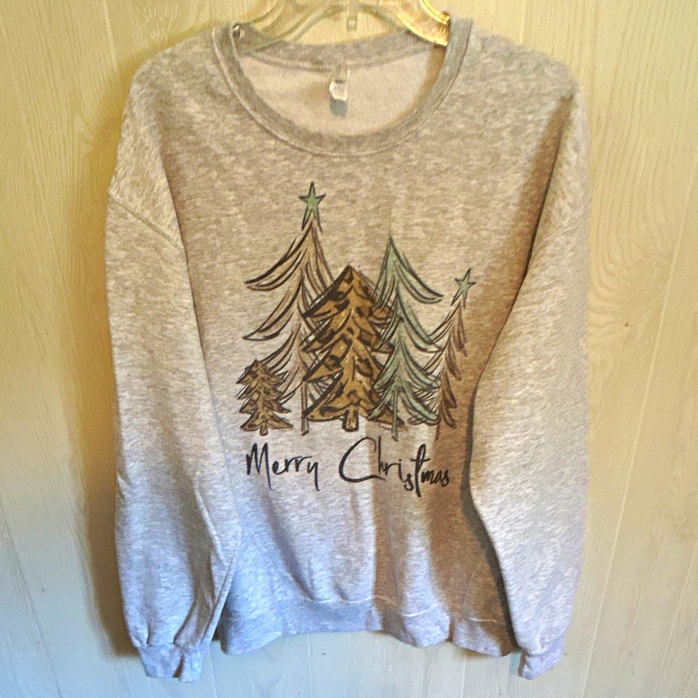 Jerzees Softstyle Women L Gray Crewneck  Sweatshirt Christmas tree Graphic